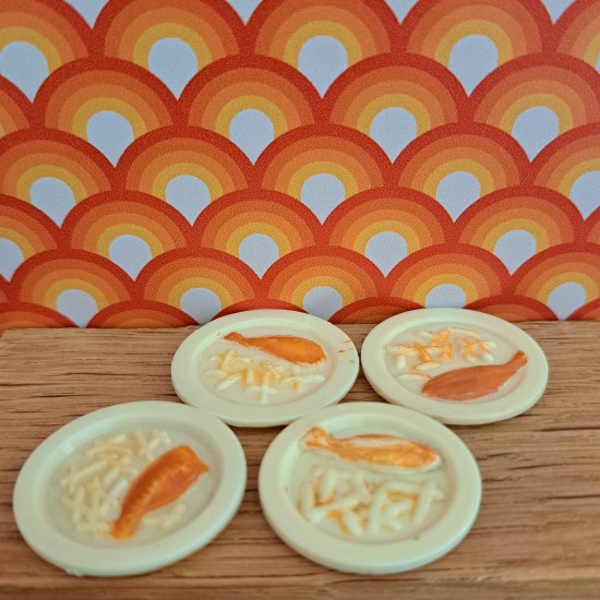 Carolines Home Dolls House Food - 4 Plates Of Food Fish And Chips 2336 