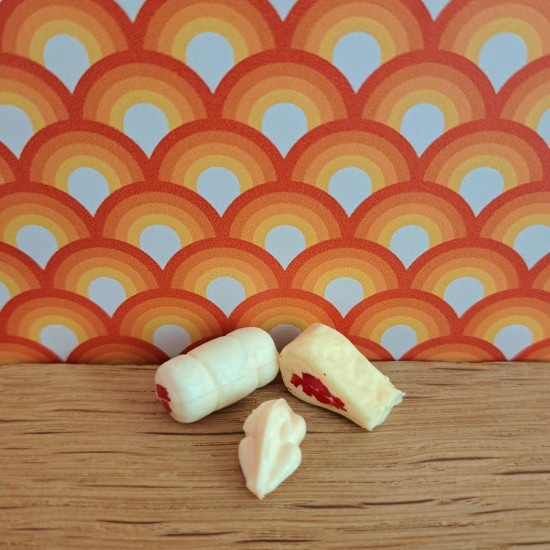 Carolines Home Dolls House Food - 3 Pieces Of Meat 2.070