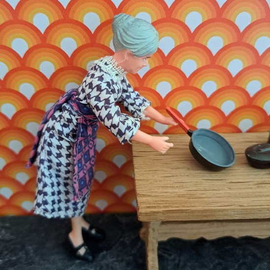 Carolines Home Dolls House Saucepans - Lidded Brown Orange 2319 
