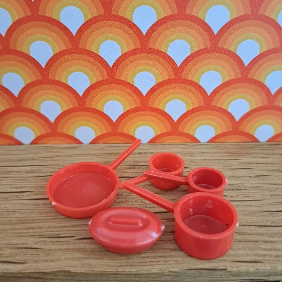 Carolines Home Dolls House Saucepans - Red Open Saucepan Set 2319