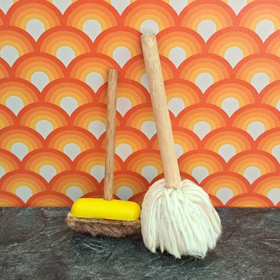 Carolines Home Dolls House Kitchen Mop & Brush 2335