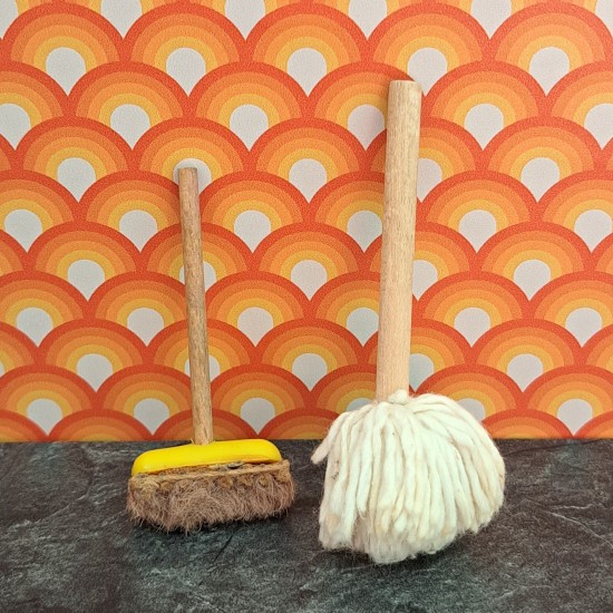 Carolines Home Dolls House Kitchen Mop & Brush 2335