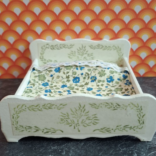 Lisa Of Denmark Dolls House Bedroom - Roma White Bed Floral Cover 291