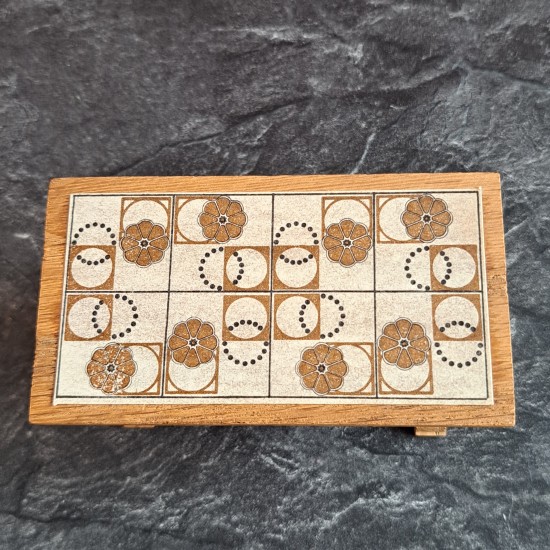 Lisa Of Denmark Dolls House Lounge - Nepal Circles Top Wooden Coffee Table 193