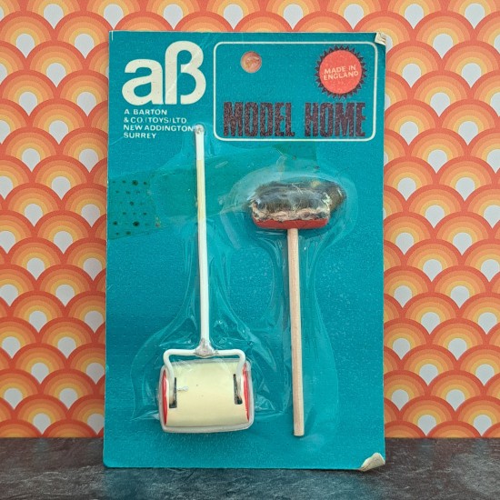 AB Barton Toys Dolls House Early Carpet Sweeper & Long Brush - New Old Stock