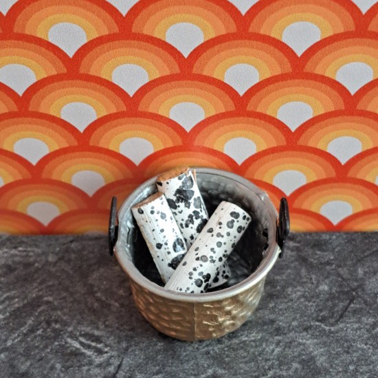 Lundby Dolls House Fireplace - Log Bucket With Wooden Logs 2 9452