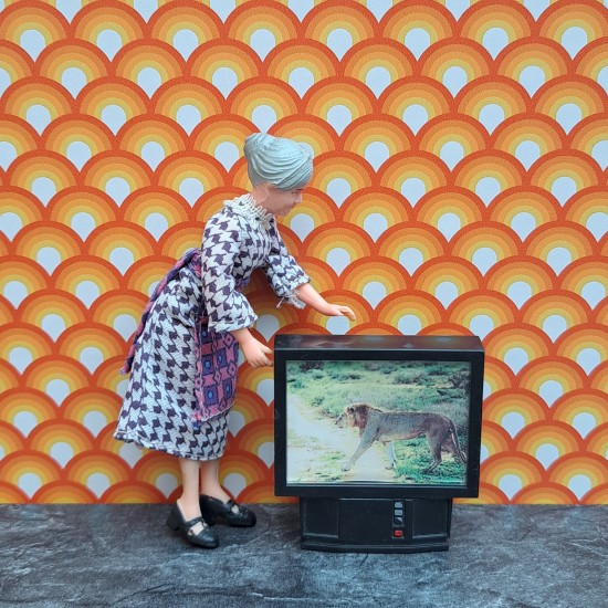 Lundby Dolls House Television - Black TV Lion Picture 