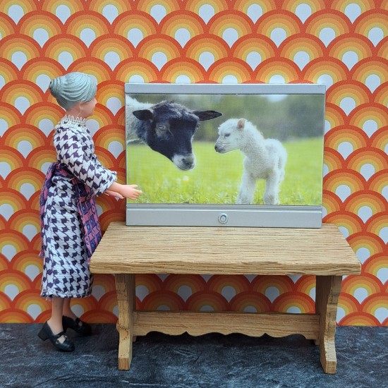 Lundby Dolls House Television - Flat Screen With A Sheep And Lamb 60.2055